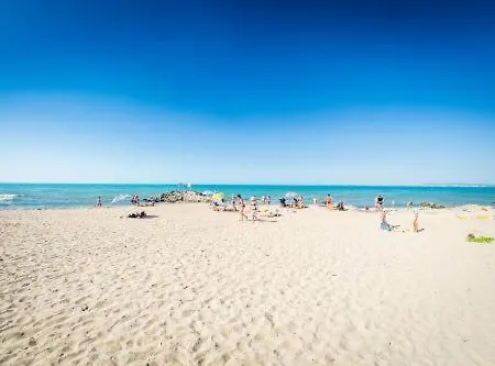 Beachfront 2 Bedroom In Privilege Noks